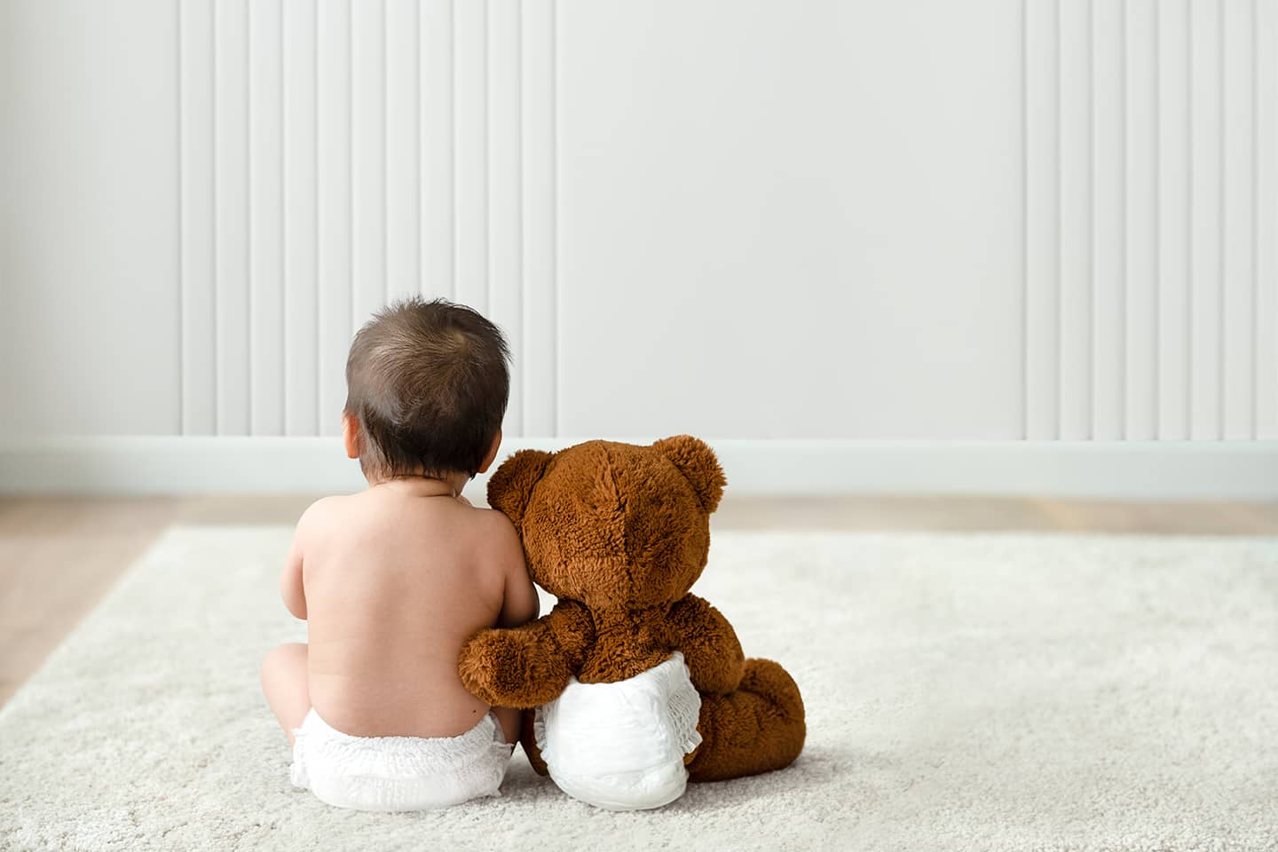 Bébé et son doudou